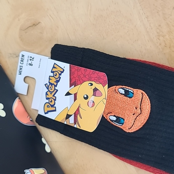 Pokemon Charmander Bundle: Makeup Bag and Crew Socks - Picture 4 of 16